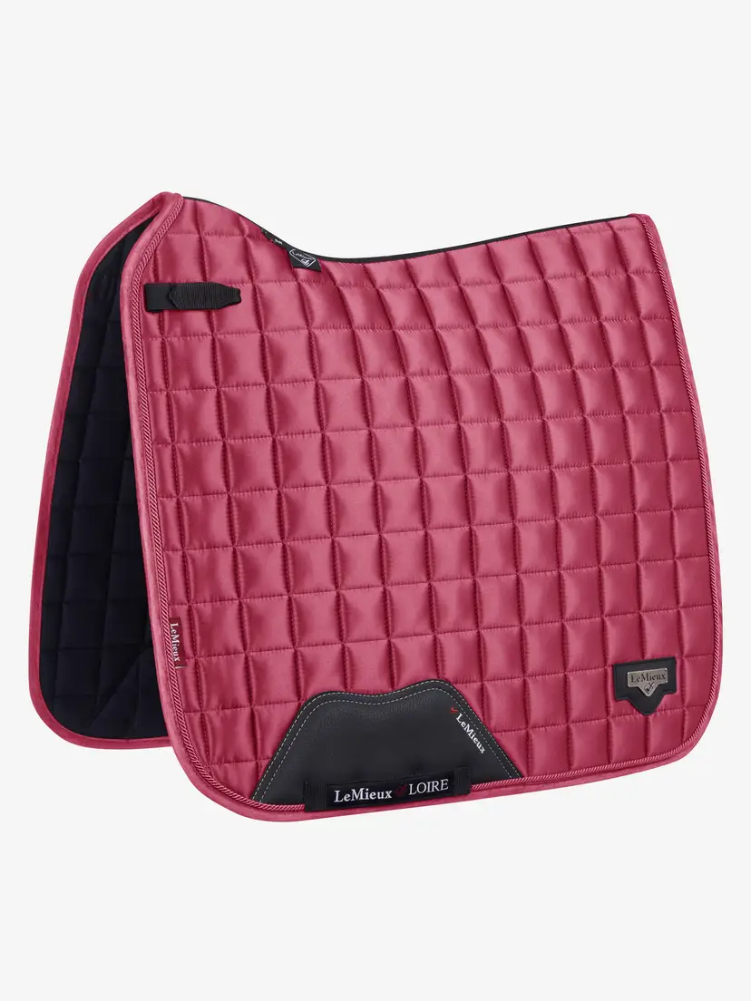 LeMieux – Loire Dressage Square French Rose Tapis de dressage LeMieux Loire Memory Square French Rose taille L – satin bambou badge métal