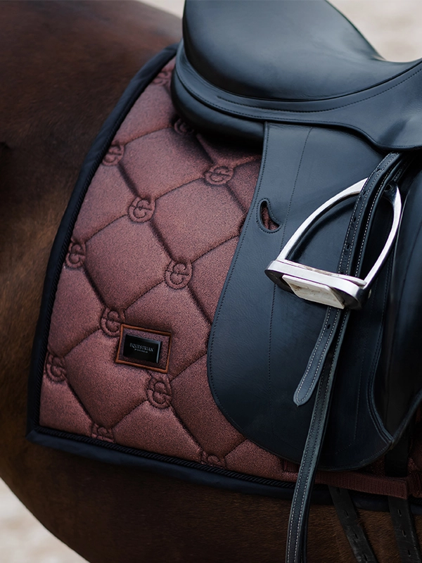 mahogany-glimmer-saddle-pad-equestrian-stockholm