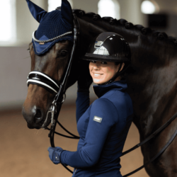 Equestrian Stockholm – Bonnet - Lagoon Blush