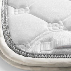 Equestrian Stockholm – Tapis de dressage Timeless White Glimmer