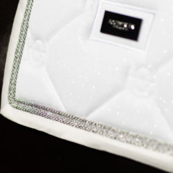 Equestrian Stockholm – Tapis de dressage Timeless White Glimmer