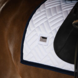 Equestrian Stockholm - Tapis de dressage Modern White Navy