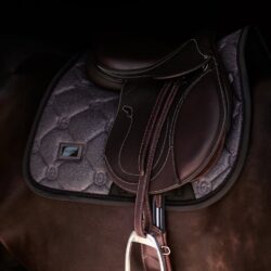 Equestrian Stockholm - Tapis de jumping Purple Glimmer