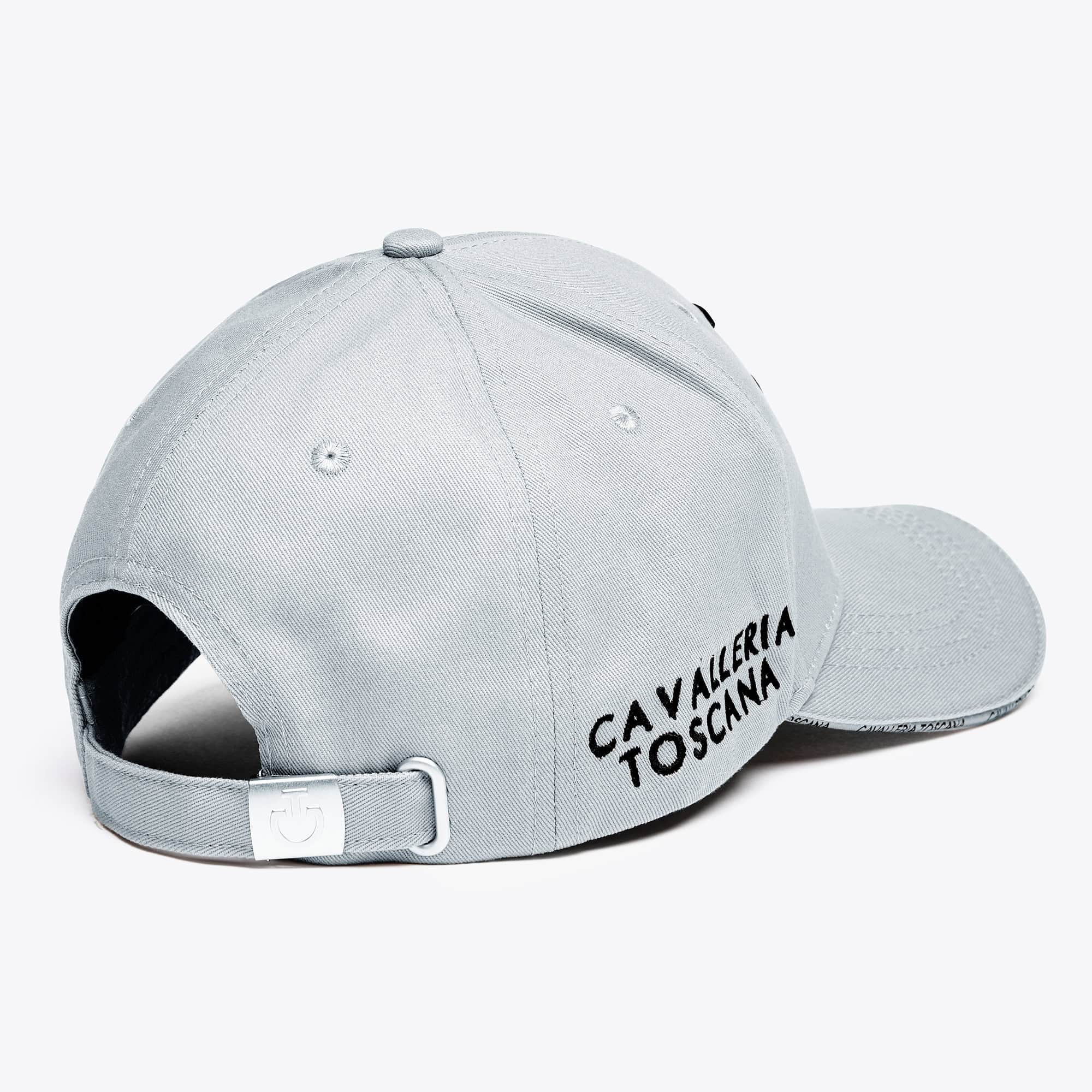 Cavalleria Toscana – Casquette coton – SS25 – CPU006 – GA002- 8199 – Gris / Noir Cavalleria Toscana – Casquette coton – SS25 – CPU006 – GA002- 8199 – Gris / Noir