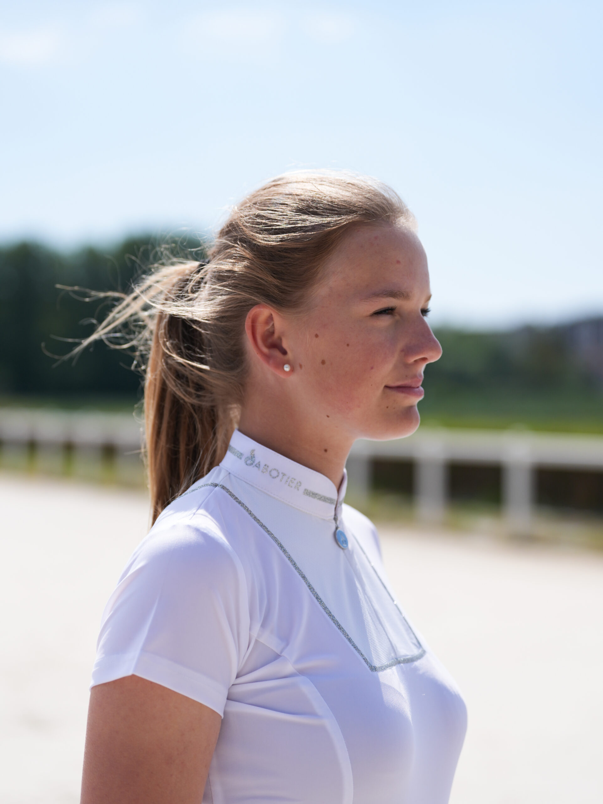 lesabotier_RR289 Haut Le Sabotier Isaure – col officier