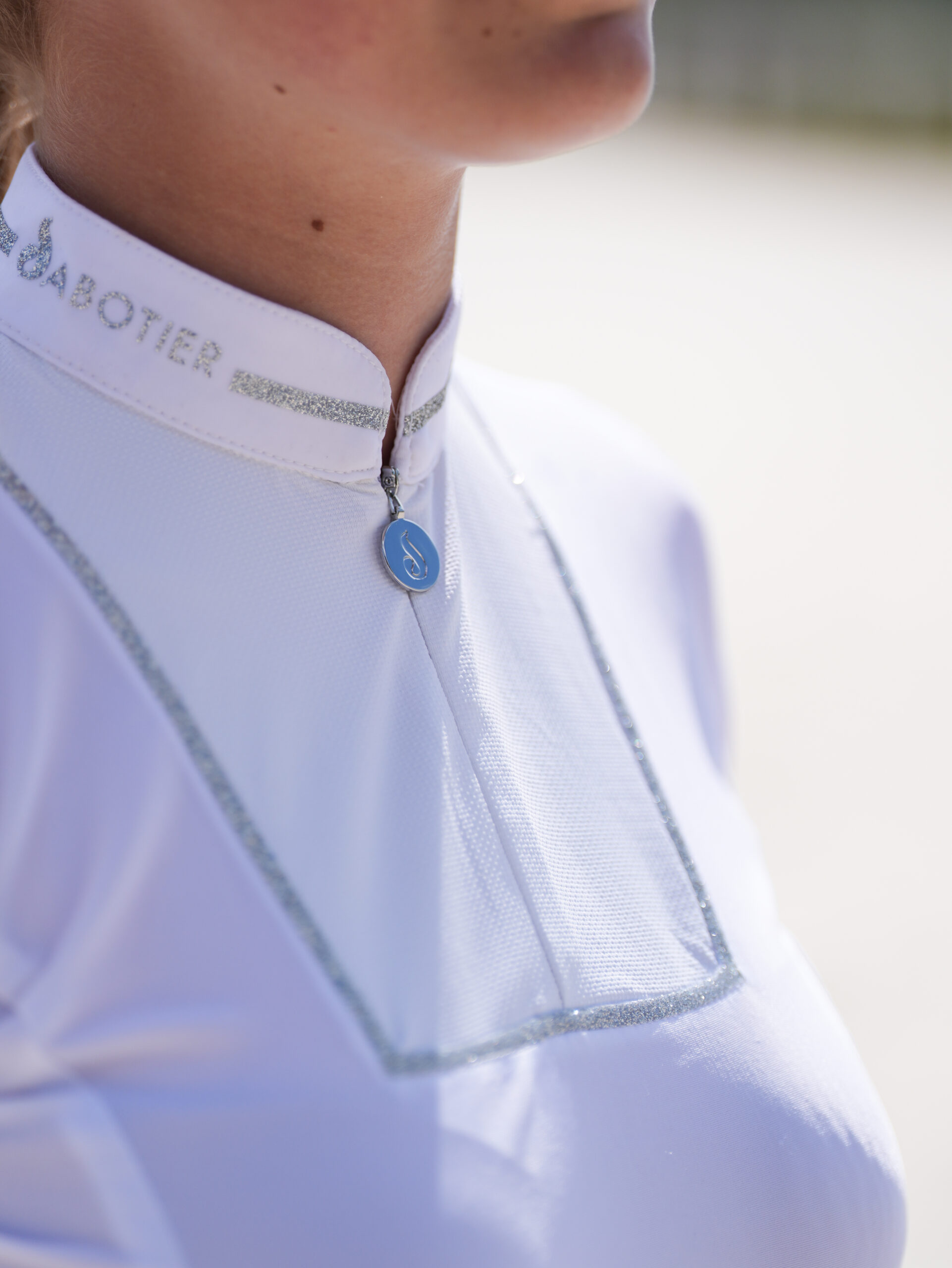 lesabotier_RR293 Haut Le Sabotier Isaure – col officier