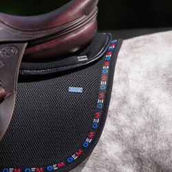 Tapis GEM Mesh Obstacle Noir Bleu Blanc Rouge – ultra-respirant et chic