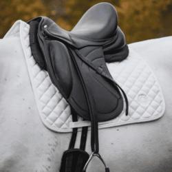 Tapis de dressage Montar FAIR FW25 blanc ergonomique et respirant