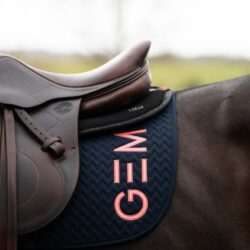 Tapis de selle GEM Jumping Ten Marine Corail pour cheval