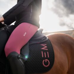 Tapis de selle GEM Jumping Ten Noir Bordeaux pour cheval