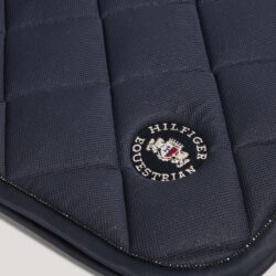 Tommy Hilfiger Tapis de dressage Emory Desert Sky SS26 Full.