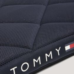 Tommy Hilfiger Tapis de dressage Emory Desert Sky SS26 Full.