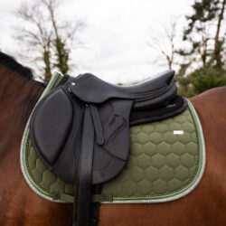 GEM – Tapis de Selle Obstacle Love GEM - Kaki – Élégance & Performance