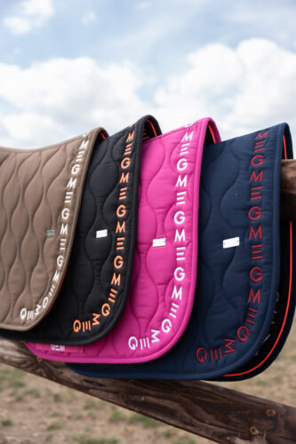 tapis-jumping-essentiel-gem.jpg Tapis Jumping Essentiel GEM pour cheval